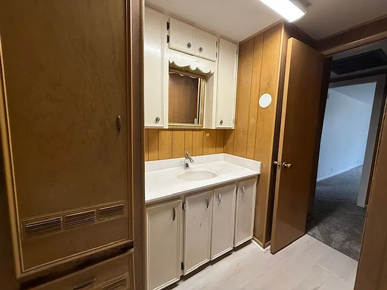 2510 Marshall St — Photo 16