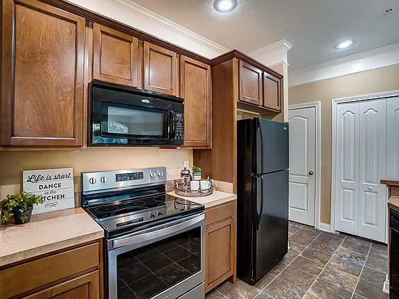 3rd image of 5064 Calais Dr
