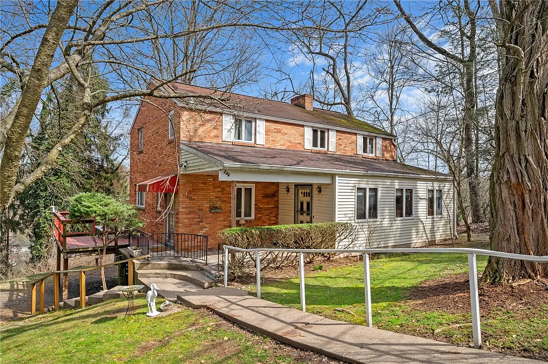 246 Byron Rd photo 1