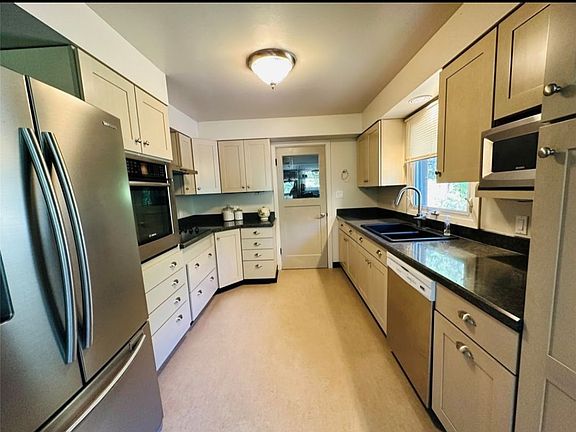 4th image of 8 Cedar Gulch Ln #1
