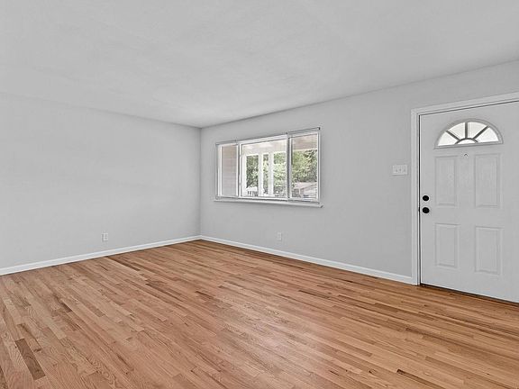 3rd image of 2629 Glenoak Dr