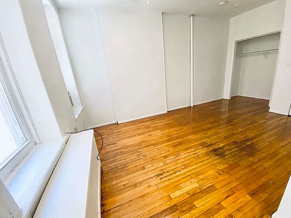 5th image of 218 E 74th St #1B