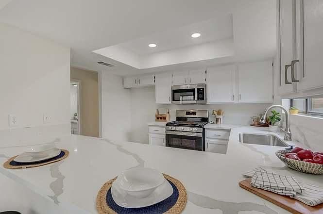 2nd image of 3012 Ocean View Dr