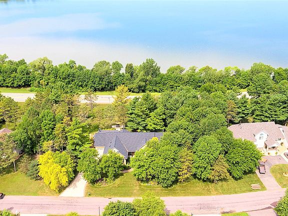 3rd image of 78 Evergreen Ct