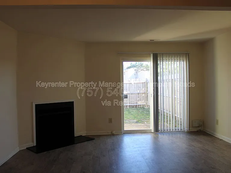 1 Peachtree Ct — Photo 12
