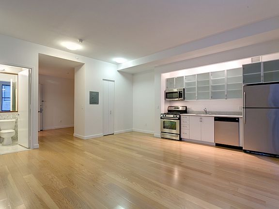 5th image of 37 Wall St APT 10D