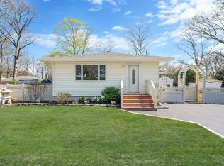 89 Alder Dr, Mastic Beach, NY 11951
