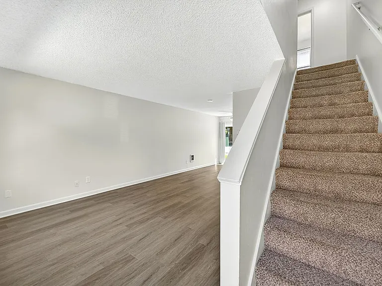230 Lincoln St — Photo 17