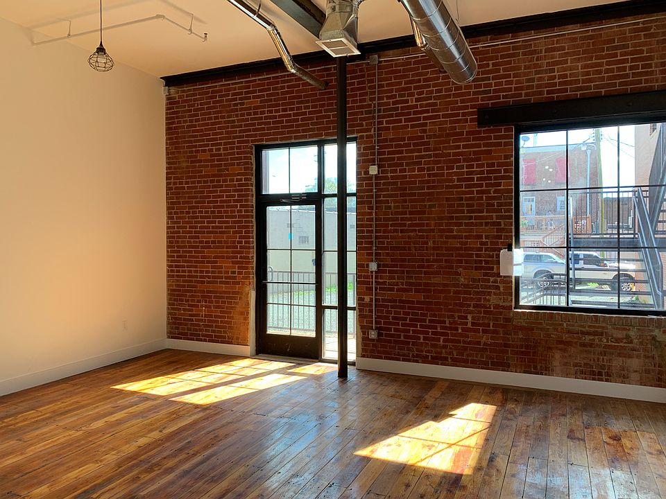 1st image of 240 1st St NE #10448367