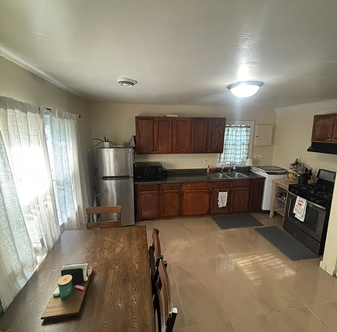 2 bed, 875 sqft, $1,550 — Photo 2