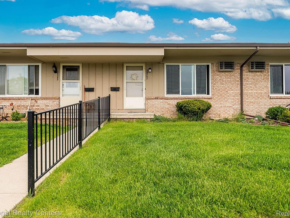 1st image of 25347 Franklin Ter Unit 4