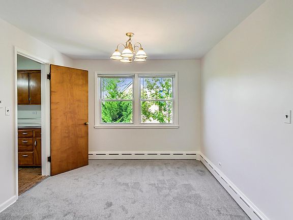 4th image of 266 Walker Ave #2
