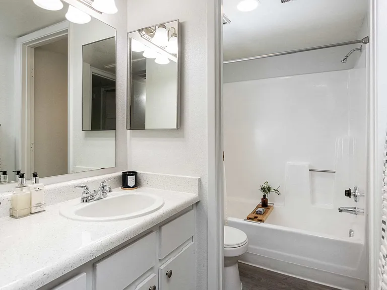 Stonybrook Apartments — Photo 14