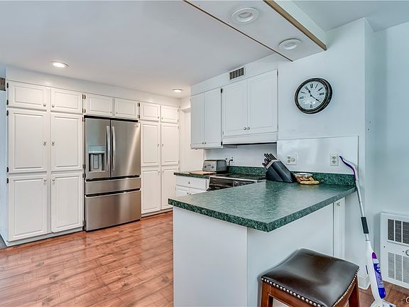 5th image of 830 State St