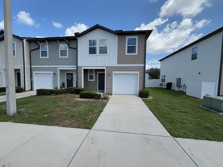 896 Grandin St — Photo 1
