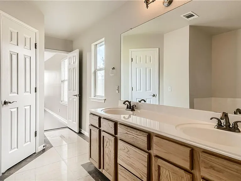 113 Cassandra Dr — Photo 13