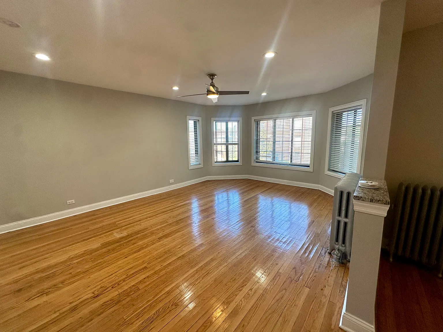 2 bed, 1000 sqft, $1,595 — Photo 2