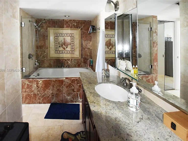 540 Brickell Key Dr #1513 — Photo 28