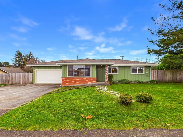 1891 Clara Ave, Fortuna, CA 95540