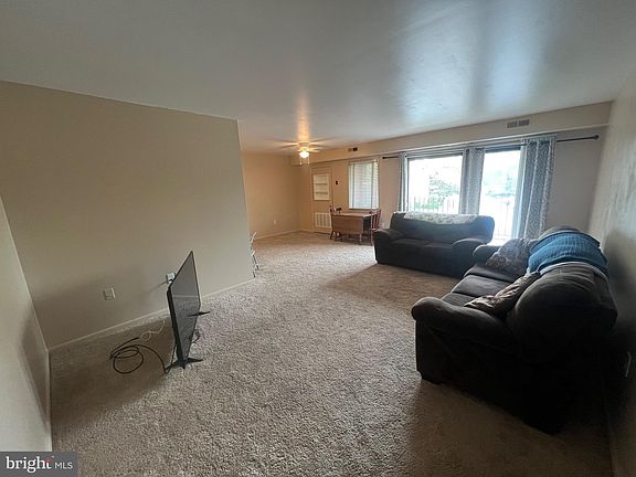 2nd image of 1747 Edgewood Hill Cir APT 204