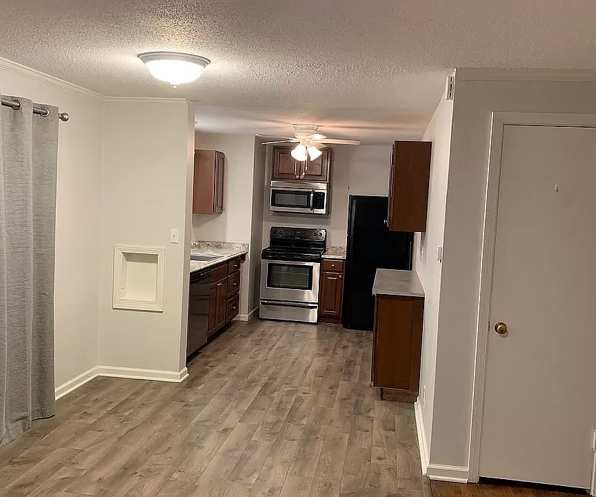 Kitchen (with pantry) & Dining Area
