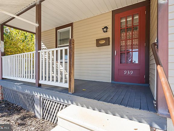 4th image of 939 Rose Hill Ave