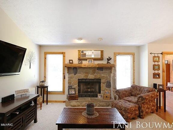 4th image of 13807 Maple Valley Dr