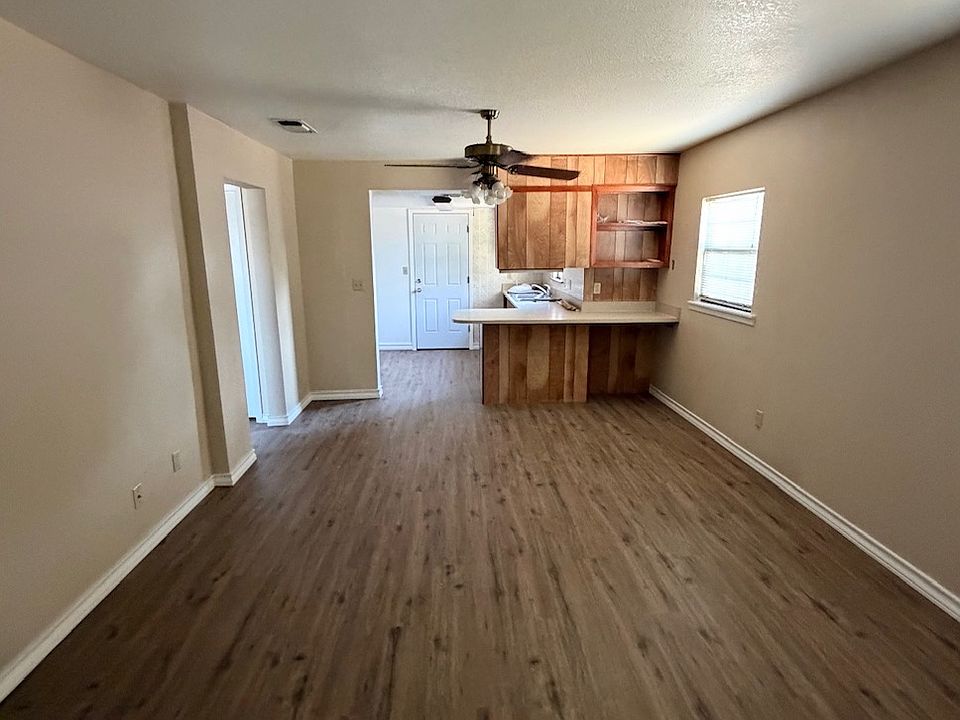 2nd image of 806 22nd St