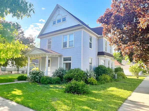 408 Center Ave, Decorah, IA 52101
