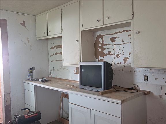 3rd image of 605 S Linwood Ave