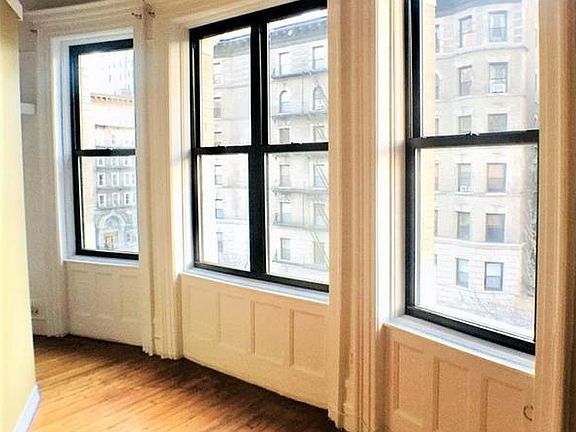 5th image of 303 W 106th St APT 9
