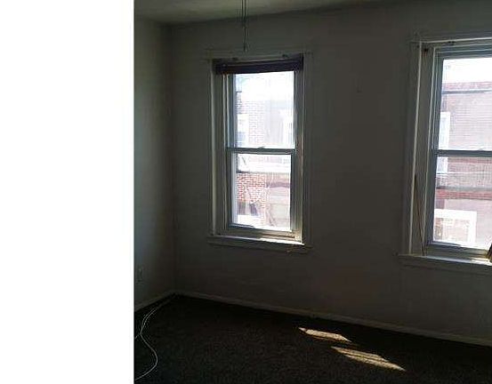 5th image of 2335 S Franklin St