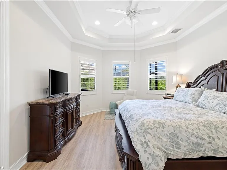 7831 Valencia Ct — Photo 31