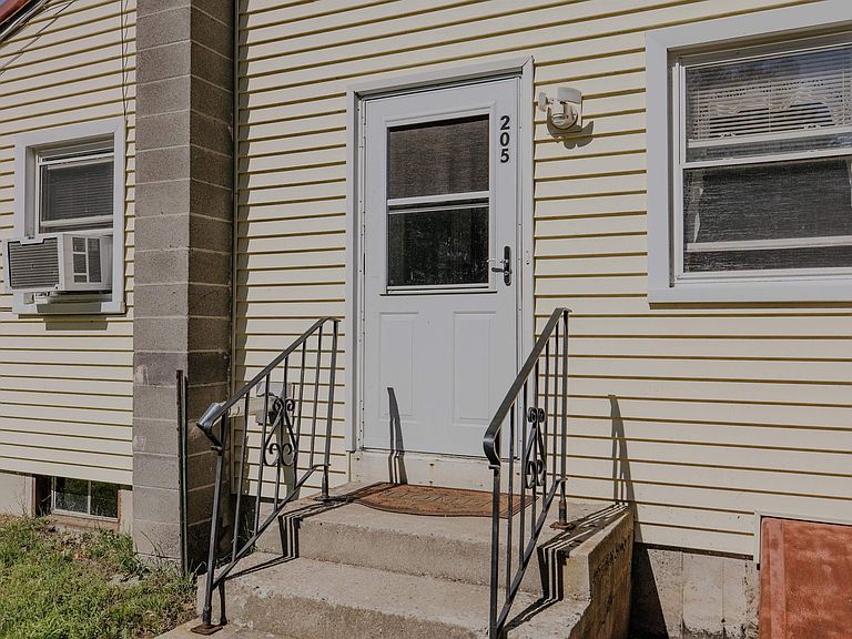 Listing photo 4