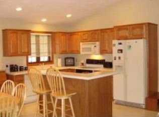 1985 Greengrove St, Kaukauna, WI 54130