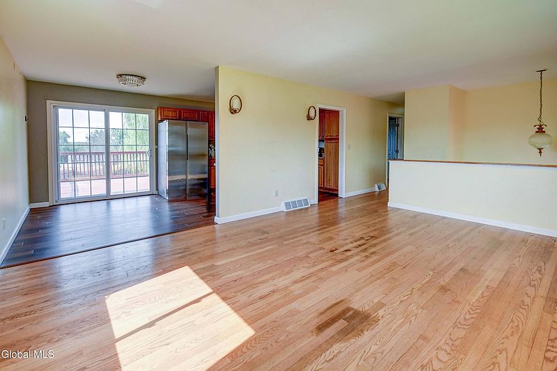 4th image of 156 Middletown Road