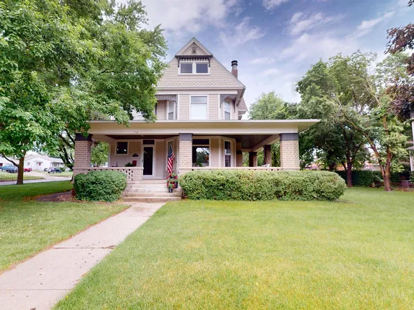 736 W Cedar St, Cherokee, IA 51012