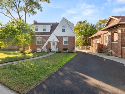8464 Gross Point Rd, Skokie, IL, 60077