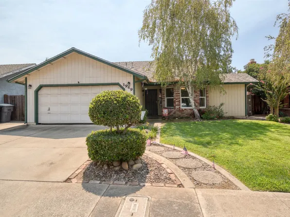 1949 Blue Spruce Dr, Oakdale, CA 95361