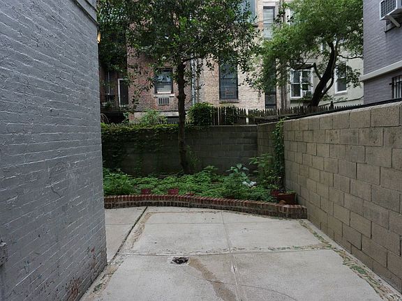 3rd image of 39 W 75th St APT B