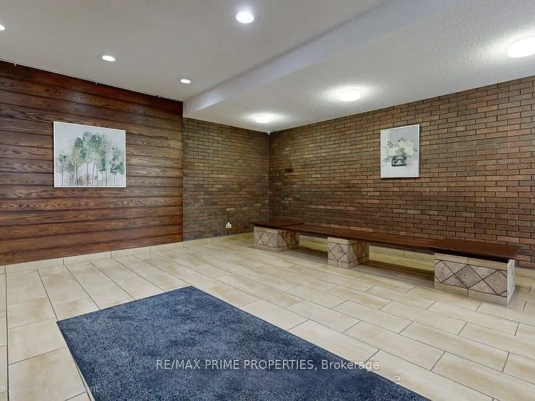 10 Sunrise Ave #214 — Photo 2