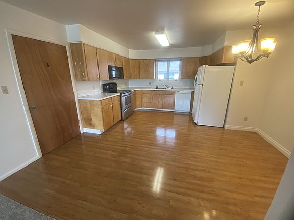 2nd image of 3225 11th Ave S