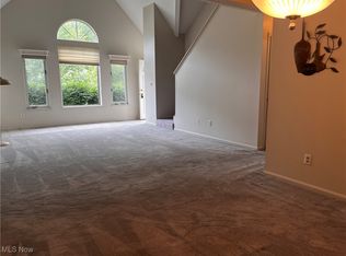 1235 Canyon View Rd, Northfield, OH 44067