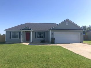 83 N Moody Dr, Ray City, GA 31645