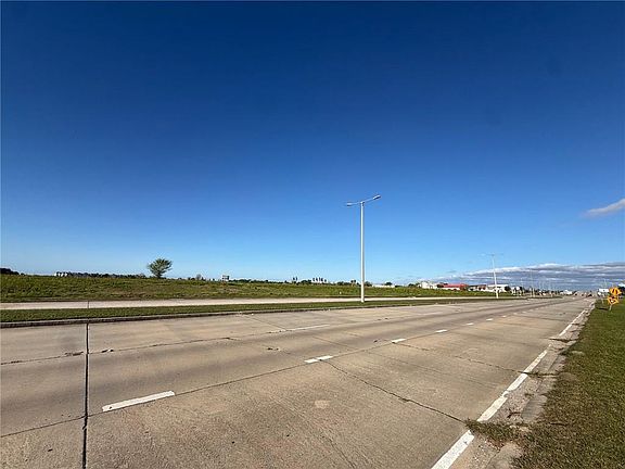 3rd image of Oak Harbor Lakeshore Blvd