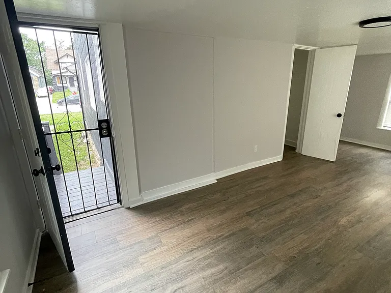 3717 Indiana Ave — Photo 16
