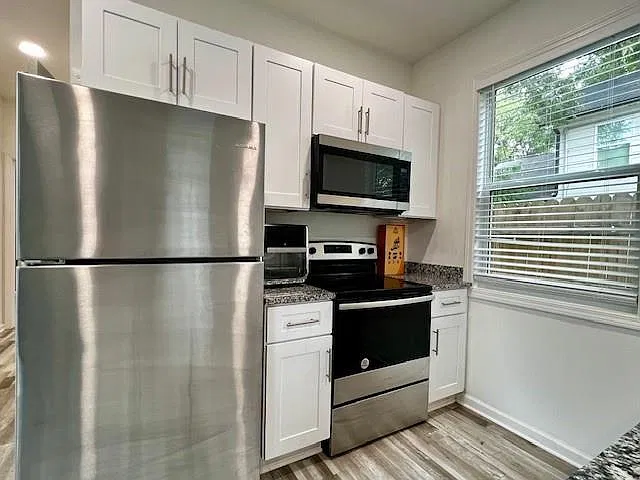 3 bed, 1.5 bath, 1100 sqft, $2,295 — Photo 4