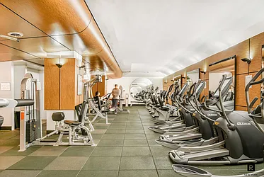 Rented by R New York