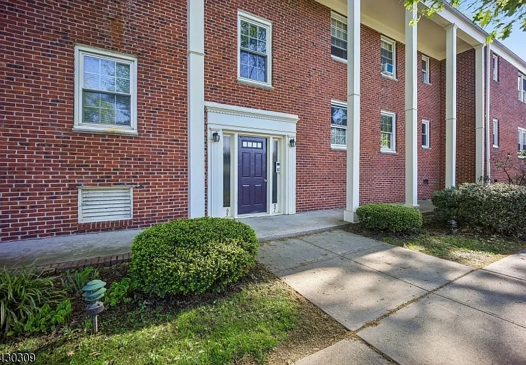 390 Morris Ave #8 — Photo 21