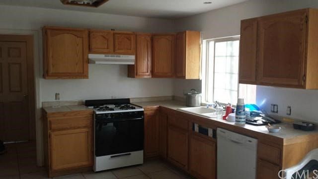 2nd image of 320 W 7th St